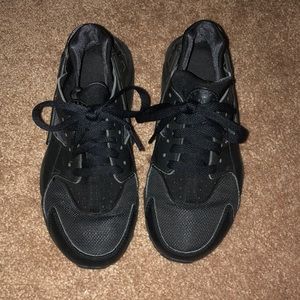 Black Nike Kid size Huaraches